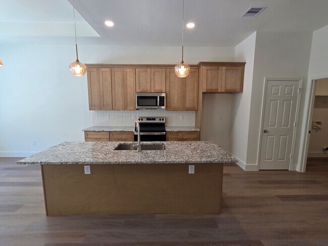 Building Photo - 16280 Jeet St