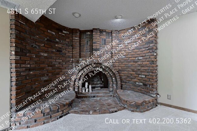 Building Photo - 4811 S 65th St