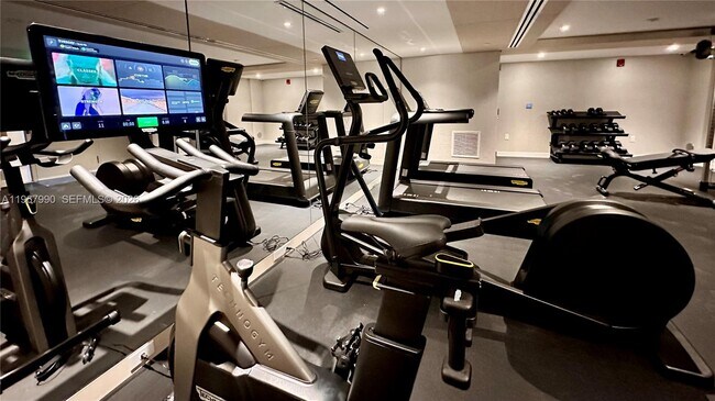 Building Photo - 9201 E Bay Harbor Dr