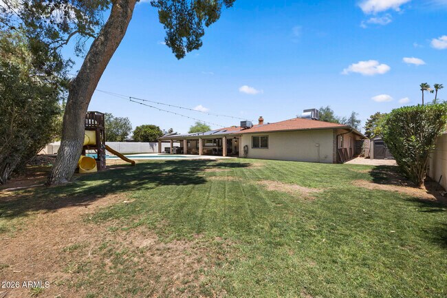 Building Photo - 5449 E Larkspur Dr