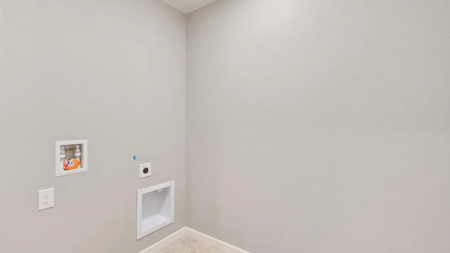 Wash Room (comes with Washer/Dryer) - 14611 Beebalm Ave