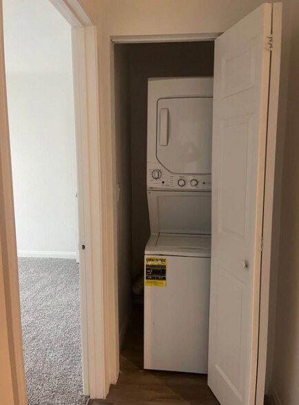 Building Photo - 1750 Karen Ave