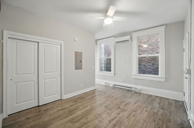 Building Photo - 107 W Elder St