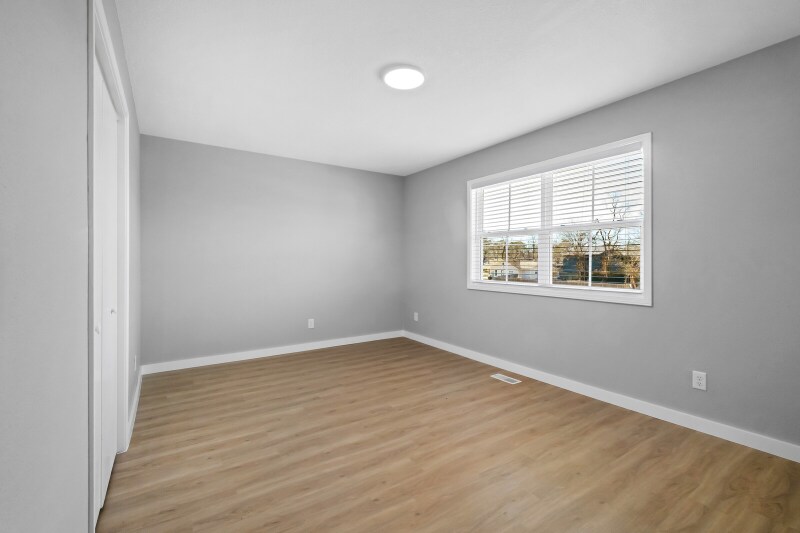 Building Photo - 404 NW D St