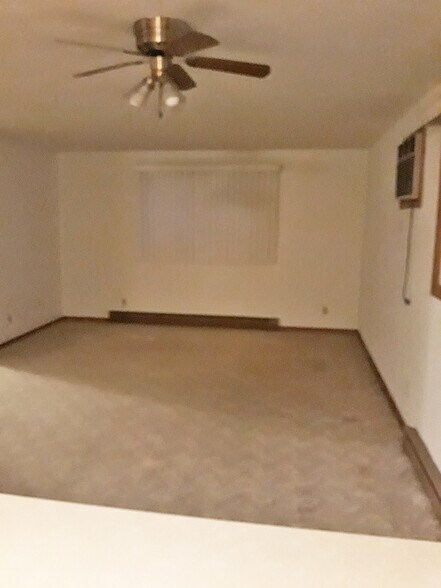 Building Photo - 608 N 4th St