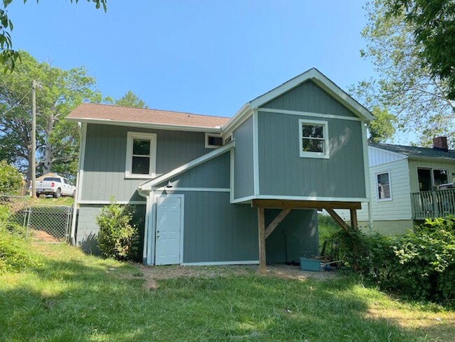 Building Photo - Biltmore Village Bungalow