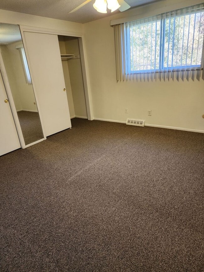 Building Photo - 2 Bedroom Home in Longmont