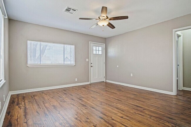 Building Photo - UPDATED 2bed 1bath in Bethany