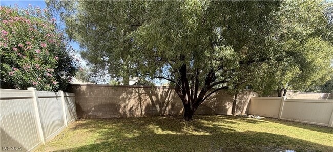 Building Photo - 9368 Pineneedle Ridge St