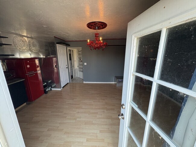 Building Photo - 147 Lakeview Dr