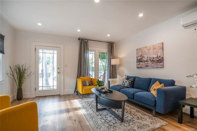 908 Victoria Ave - Living Room - 908 Victoria Ave