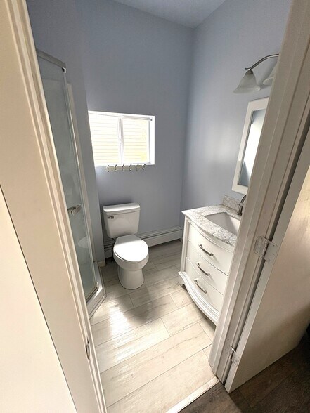 Building Photo - 530 Cherry St