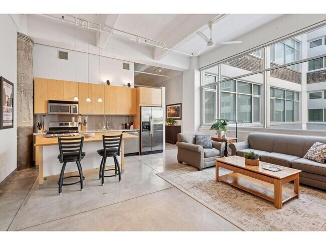 Primary Photo - 700 N Washington Ave