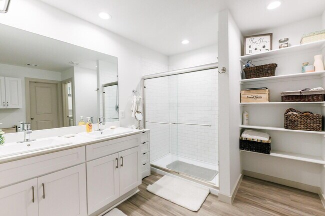Building Photo - Spacious 4 Bed, 2 Bath Home in Abbey Glen w/ Liberty High School Feeder Pattern!