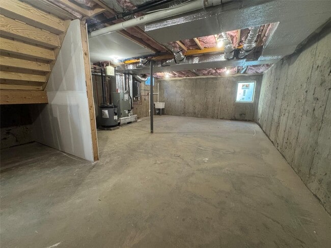 Building Photo - 102 Elm Ave