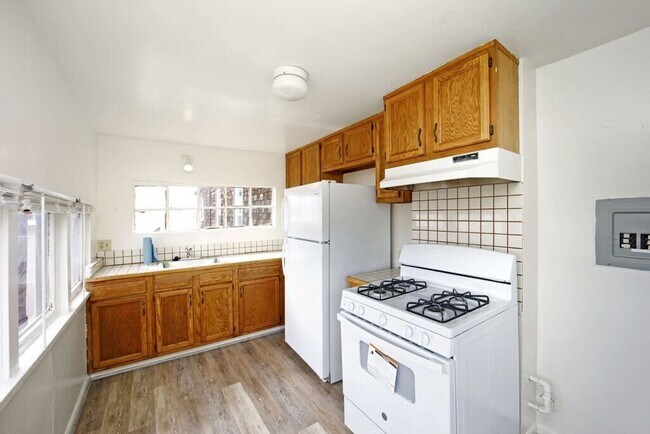 Building Photo - 2316 Buena Vista Ave