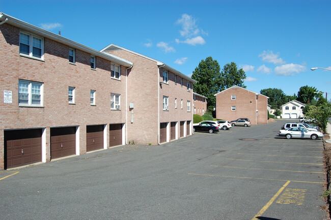 Parking on Site w Garages for rent - Kent Apartments of Dumont