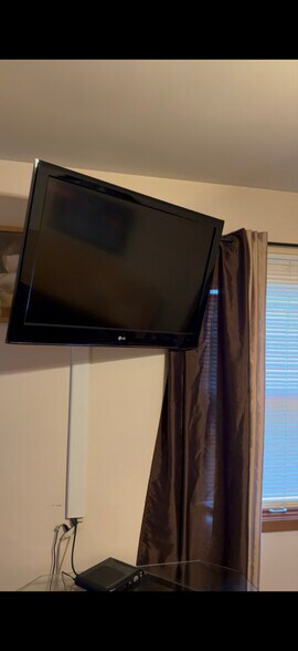 Building Photo - 3910 Ellis Ave