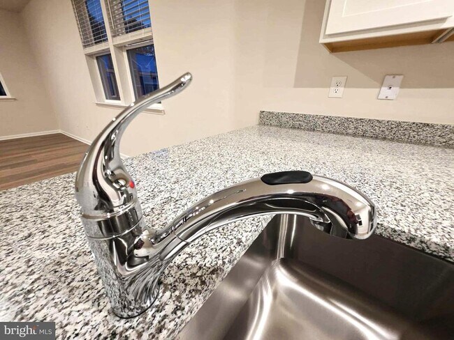 Building Photo - 822 Mersey Ln