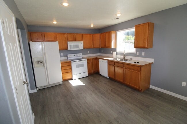 Building Photo - 12605 W 8th Ct