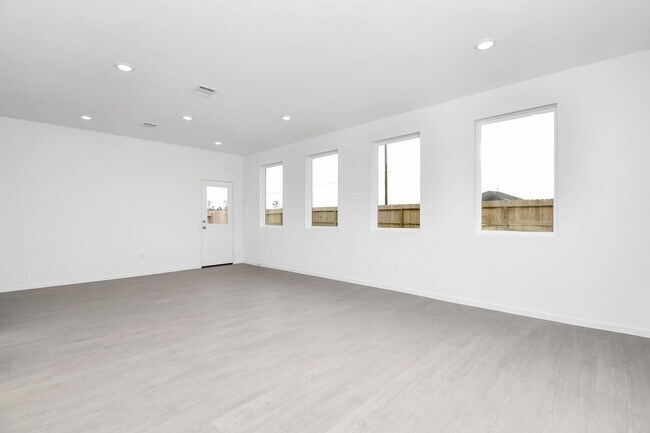 Building Photo - 934 Garden Path Dr