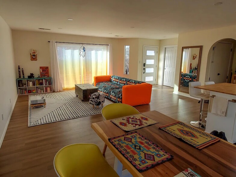 Building Photo - 948 Acequia de las Joyas