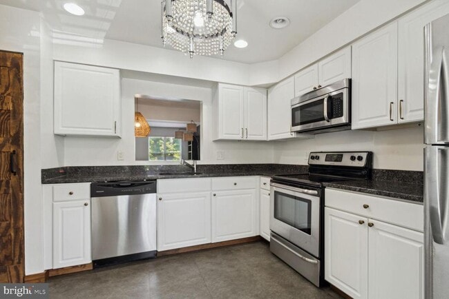 Building Photo - 2849 Schoolhouse Cir