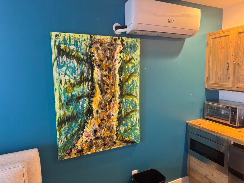 Building Photo - 342 S Mount Vernon Ave