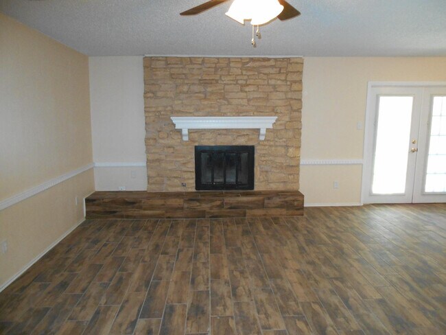 Building Photo - 5739 Emory St
