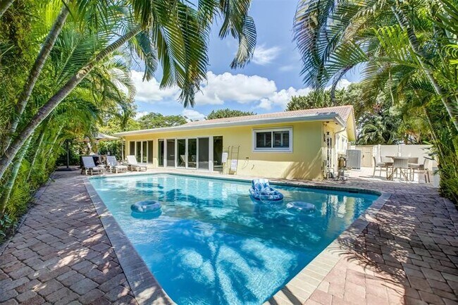 Primary Photo - 2600 N Riverside Dr