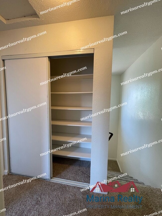 Building Photo - 211 Del Luz Ct
