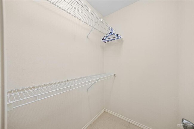 Building Photo - 14 W Bahama St