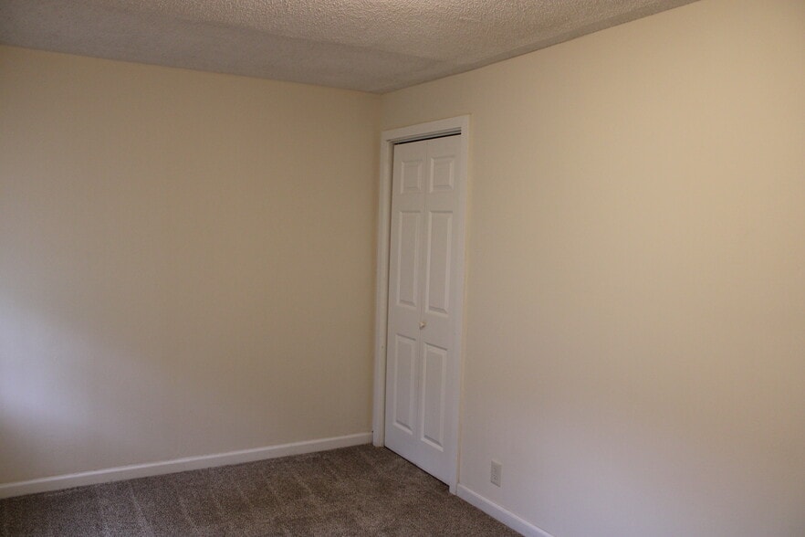Building Photo - 3861 E Roseberry St