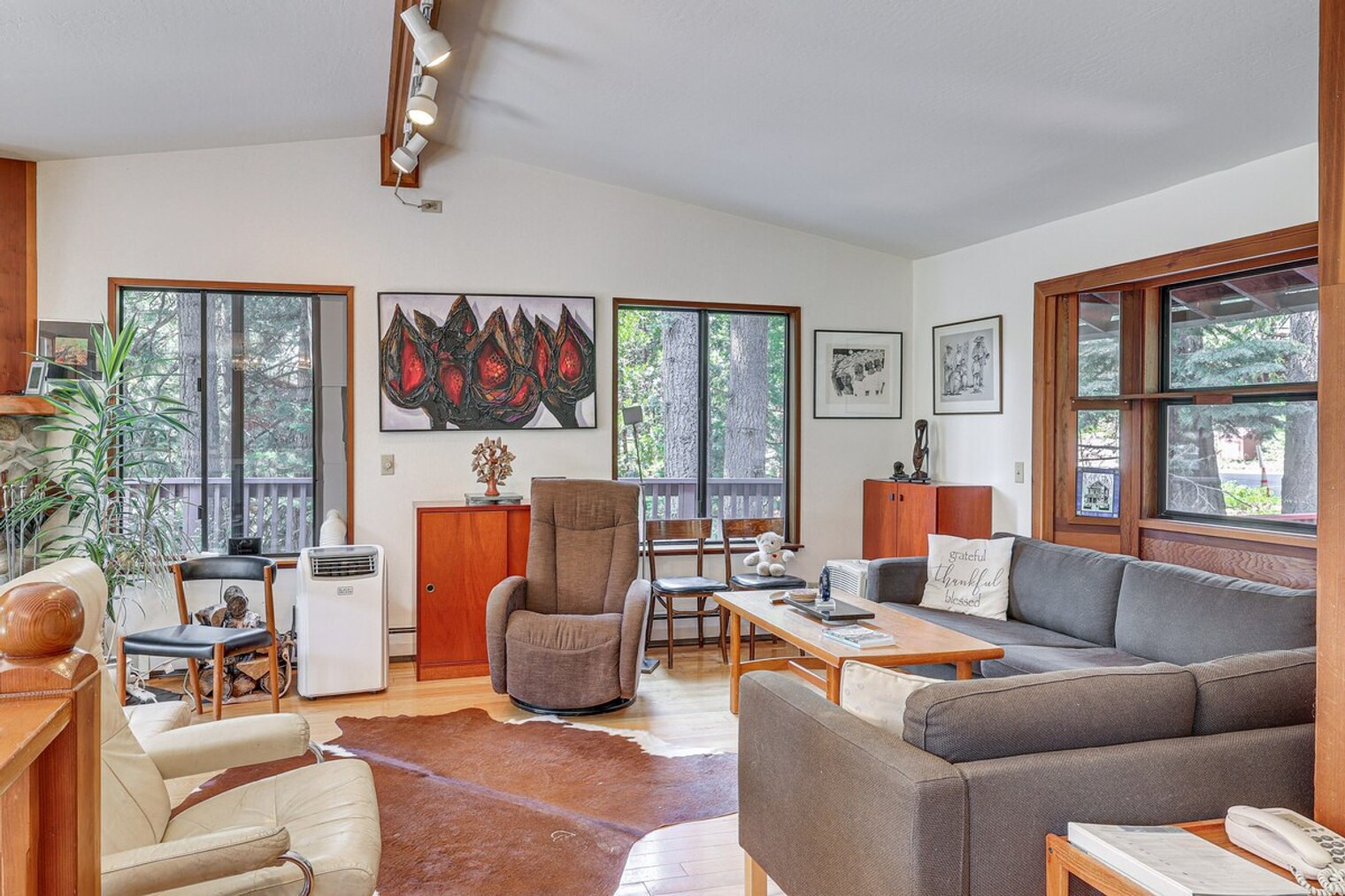 Building Photo - 320 Rim Dr