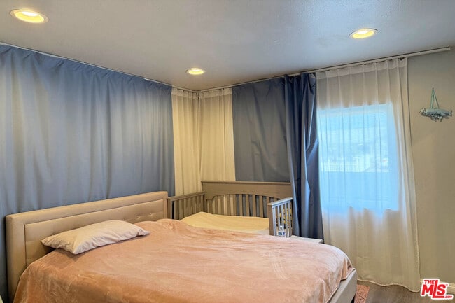 Building Photo - 1245 N Orchard Dr