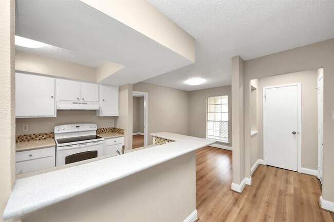Building Photo - 2800 Jeanetta St