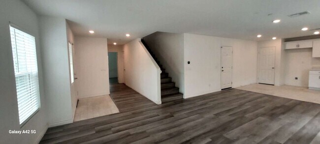 Building Photo - 9774 Solonia St