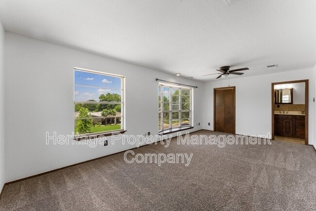 Building Photo - 3614 Versailles Dr