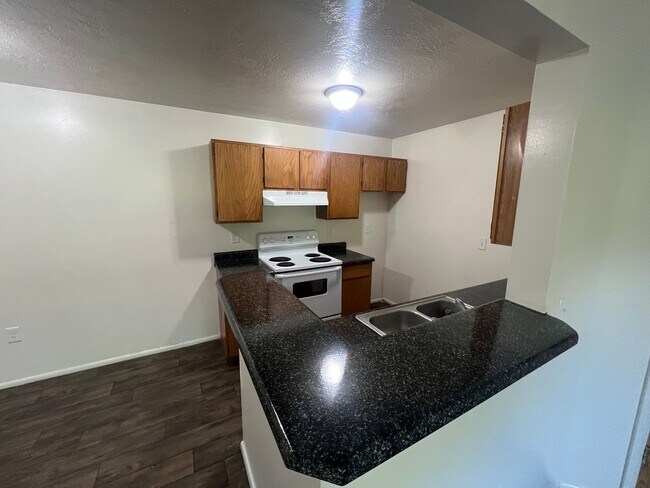 Building Photo - 857 Meadow Pine Ct