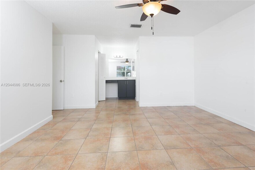 Building Photo - 9044 SW 148th Ct