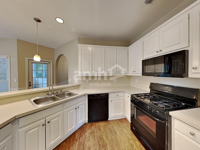 Building Photo - 7270 Wyngate Dr
