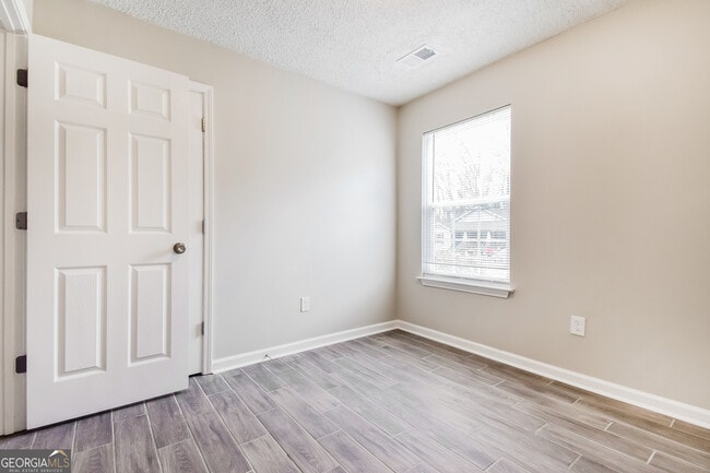 Building Photo - 354 McArthur Dr