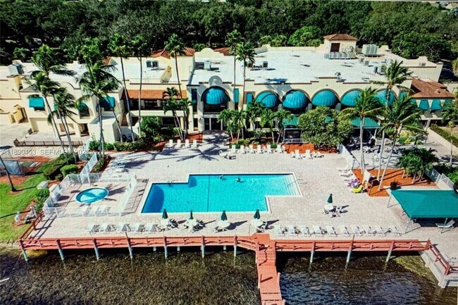 Building Photo - 1709 Whitehall Dr