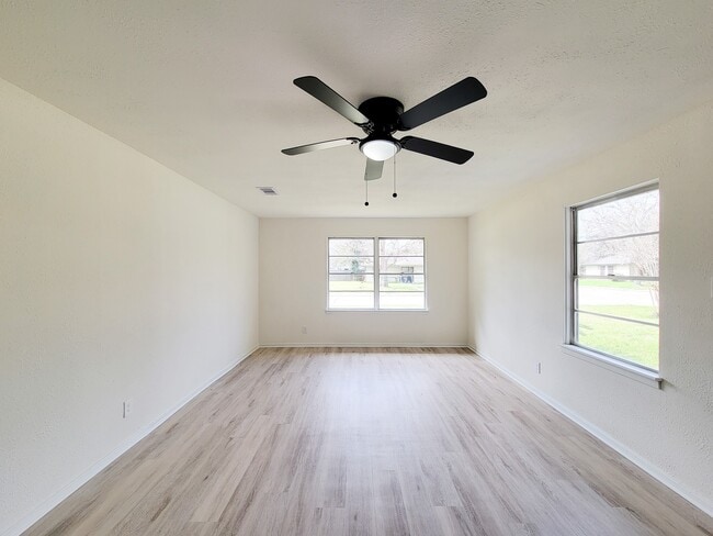 Building Photo - 301 Cypress St