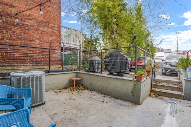 Building Photo - Available Now! Updated 2 Bedroom 2 1/2 Bathroom Condo! Parking Included!