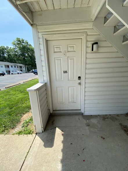 Building Photo - 125 Sandstone Ct