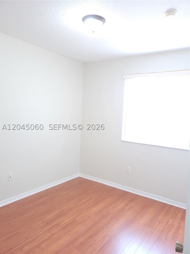 Building Photo - 618 SW 106th Ave