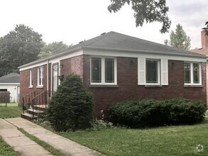 Building Photo - 5222 N Olcott Ave