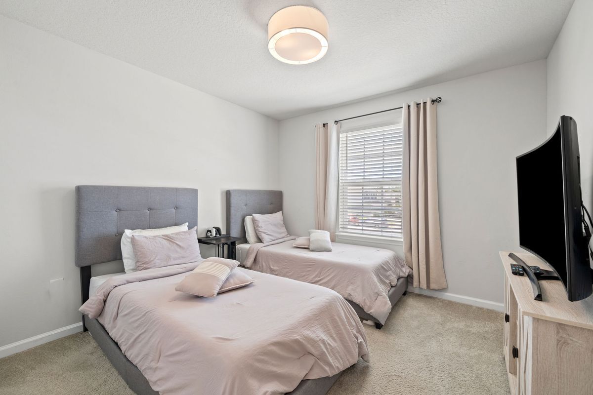 Building Photo - 17997 Dairy Farm Ct