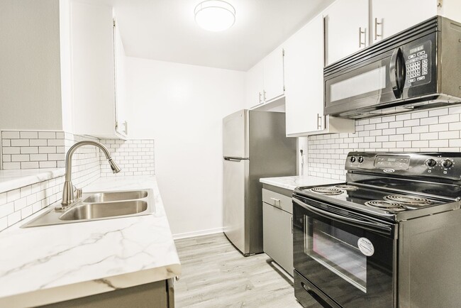 Interior Photo - 951 S. Oxford